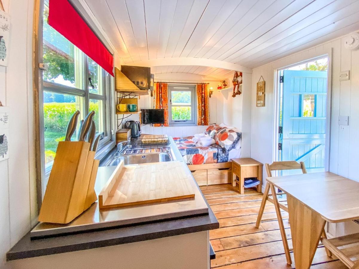 The Hideaway Hut - 1 Bed Shepherds Hut - Hereford Luaran gambar